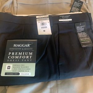 Men’s Haggar Dress Slacks - 40W x 31L. Wrinkle free, comfort waist.